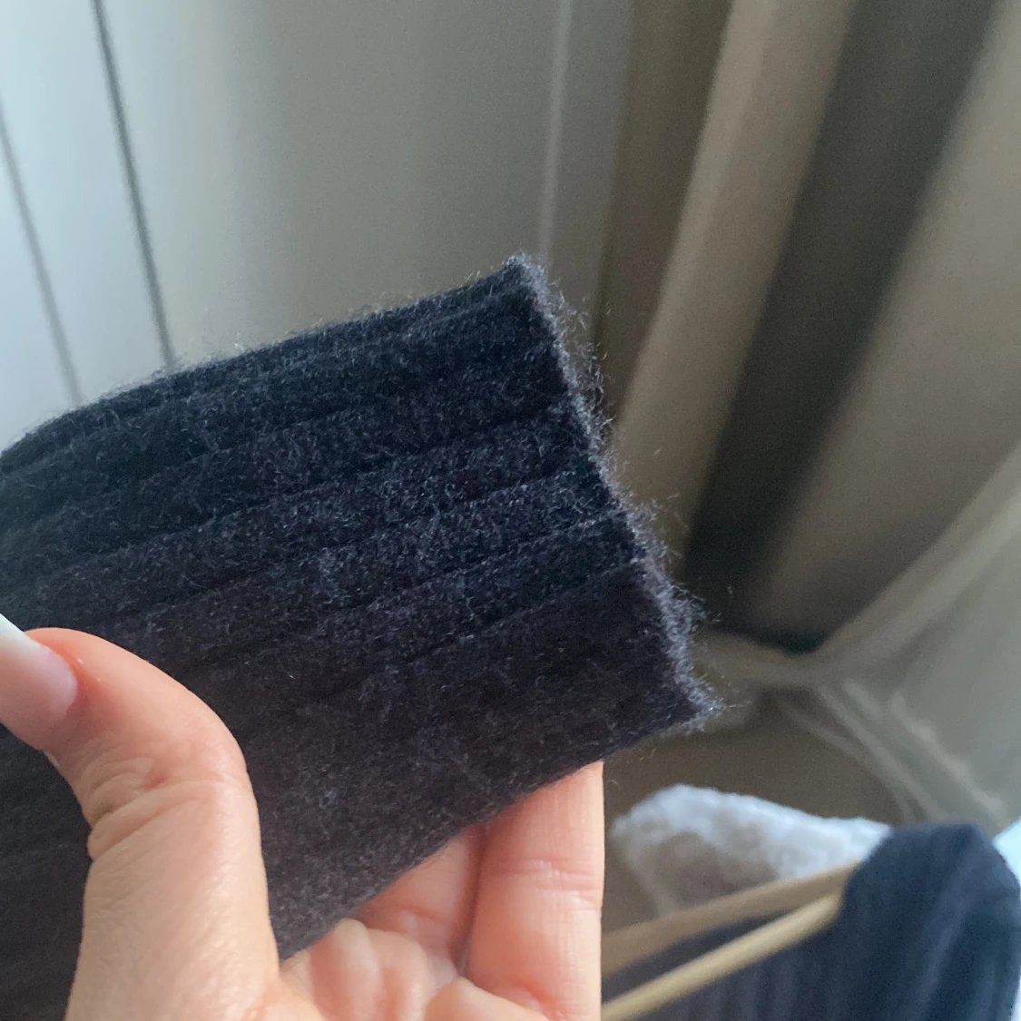 Svart ribbad omlottkofta med knytband - 4