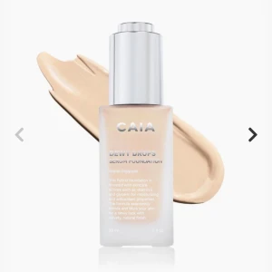 CAIA Dewy Drops Serum Foundation (helt ny och oanvänd) - FÄRG: 10C - Helt ny oanvänd dewy drops med kartong kvar på, bara öppnad o kollad på men säljer då jag fick den i present men färgen inte passade min hudton❤️Nypris: 395