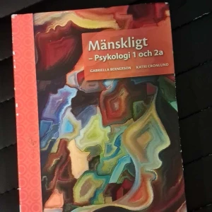 Mänskligt – Psykologi 1 och 2a - En modern och färgstark lärobok i psykologi för gymnasiet. Upptäck hur vi människor fungerar, utvecklas och påverkas av samhället, medier och relationer. Perfekt för dig som vill förstå dig själv och andra bättre!