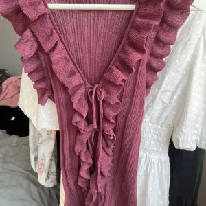 Lila volangtopp - Pris kan disskuteras