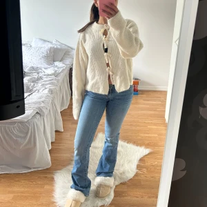 Levis jeans  - Så så så fina bootcut jeans från Lewis som tyvärr blivit för små 😢 jättefint skick trots vintage, inga defekter 💕