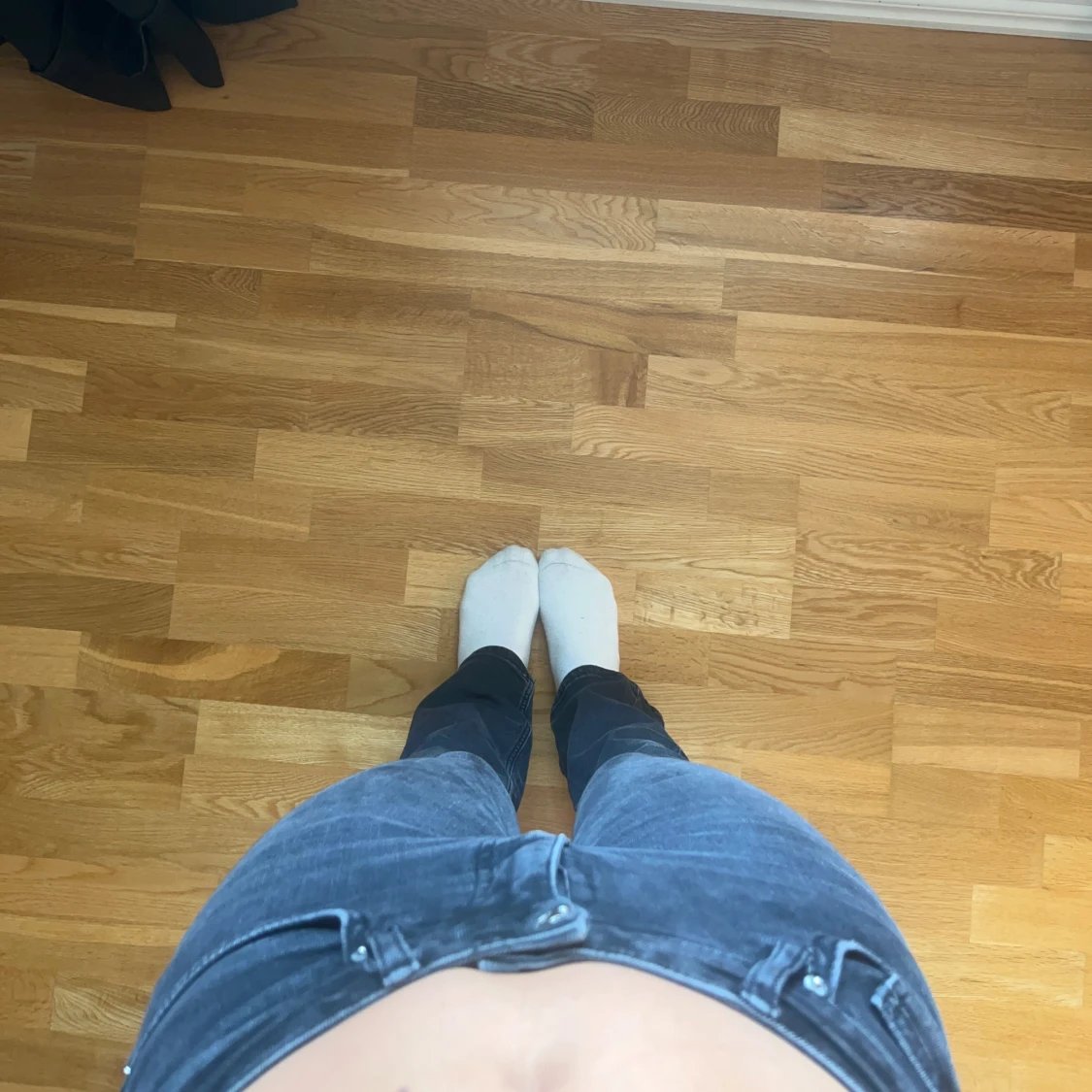 Svarta bootcut jeans från Gina Tricot - 4