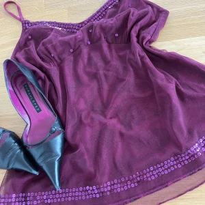 Paljett topp - Lila paljett topp med rosmönster 💜s/m