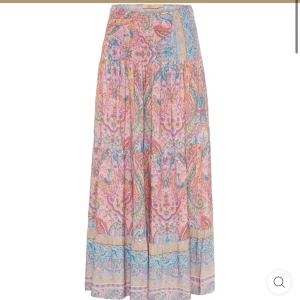 Långkjol  - Väldigt fin långkjol💓💓 Passar perfekt nu i sommar☀️☀️