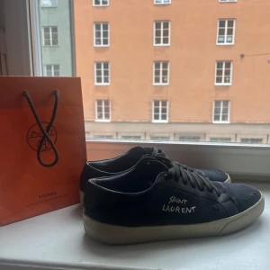 Saint Laurent court classic - Saint Laurent court classic size 42. Använda sparsamt 