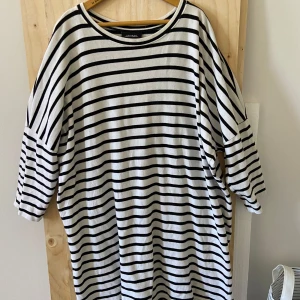 Randig klänning  - Fint skick