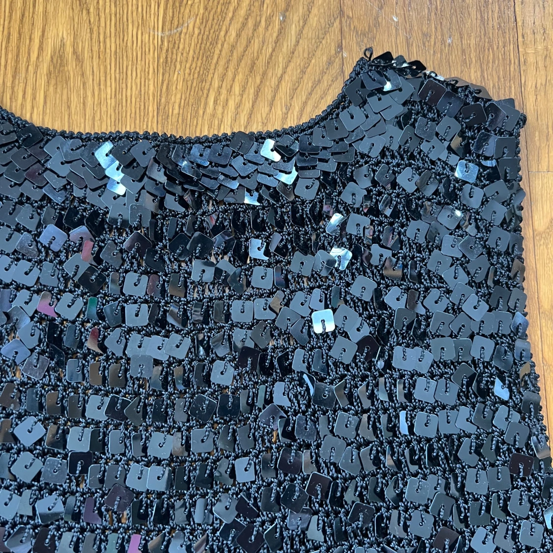 Svart paljett-topp med v-ringning - 2