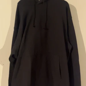 Svart hoodie från Selected Homme - Helt ny selected home hoodie endast testad! Nypris 599, skön basic hoodie, priset är inte hugget i sten.