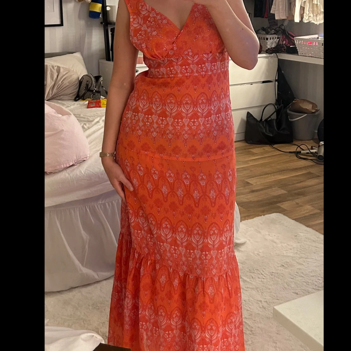 Korall färgad långklänning med mönster - 2