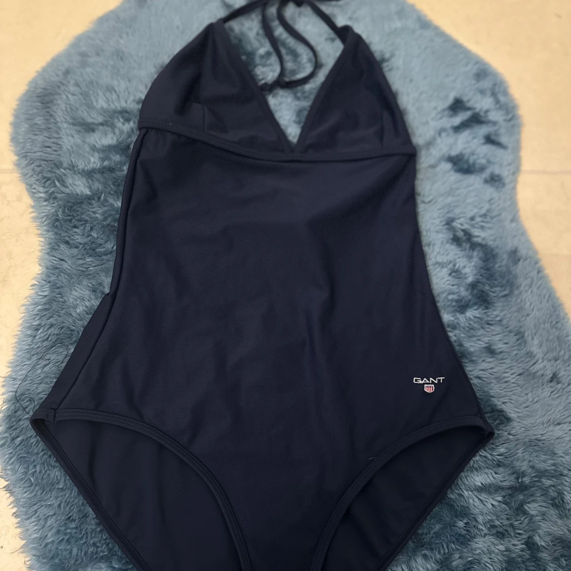 Mörkblå baddräkt från Gant