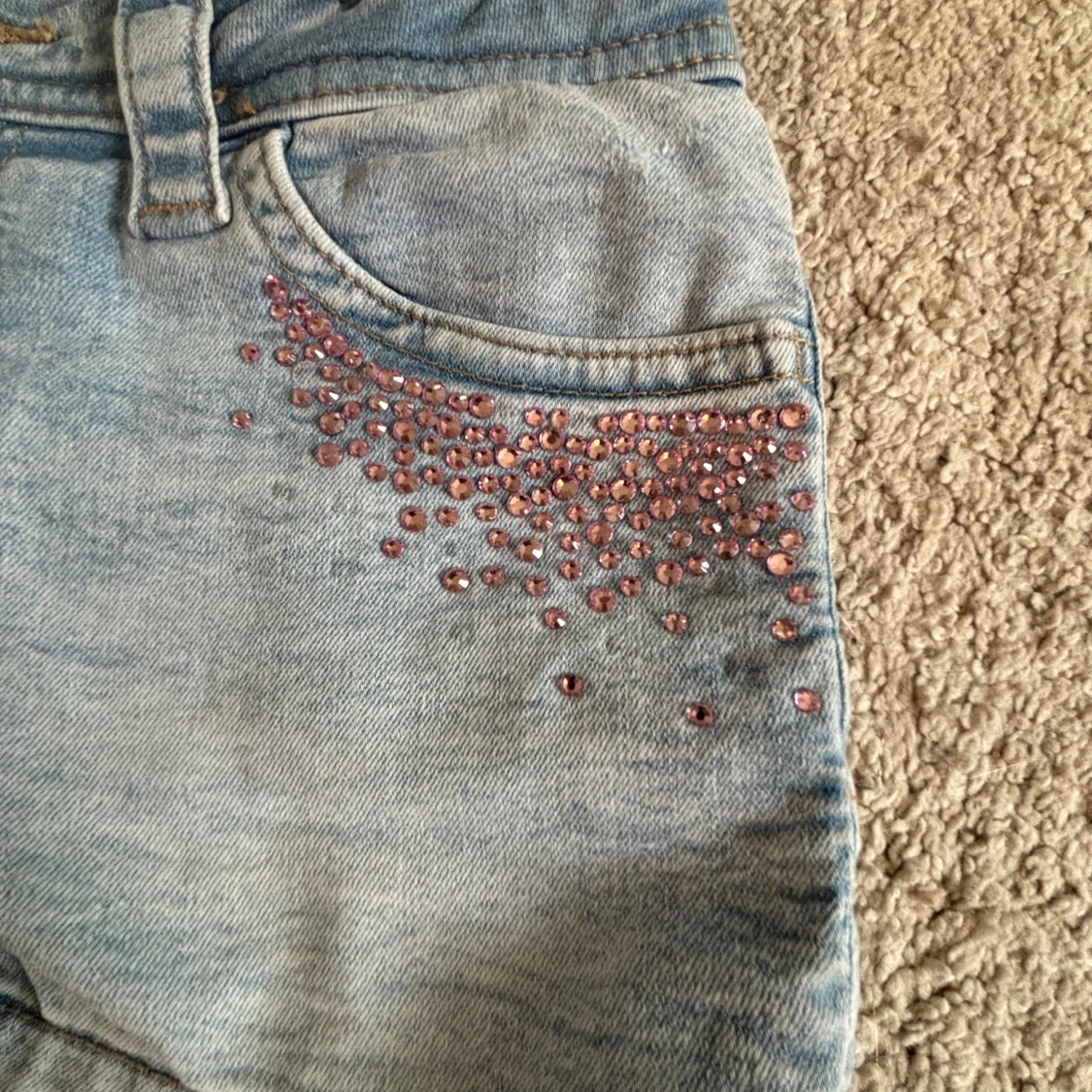 Jeansshorts med rosa stenar H&M - 2