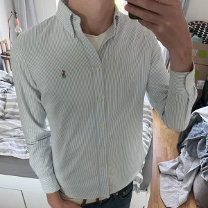 Ralph Lauren skjorta - Randig Ralph Lauren skjorta | Storlek M men sitter mer som S | Mycket bra skick✅