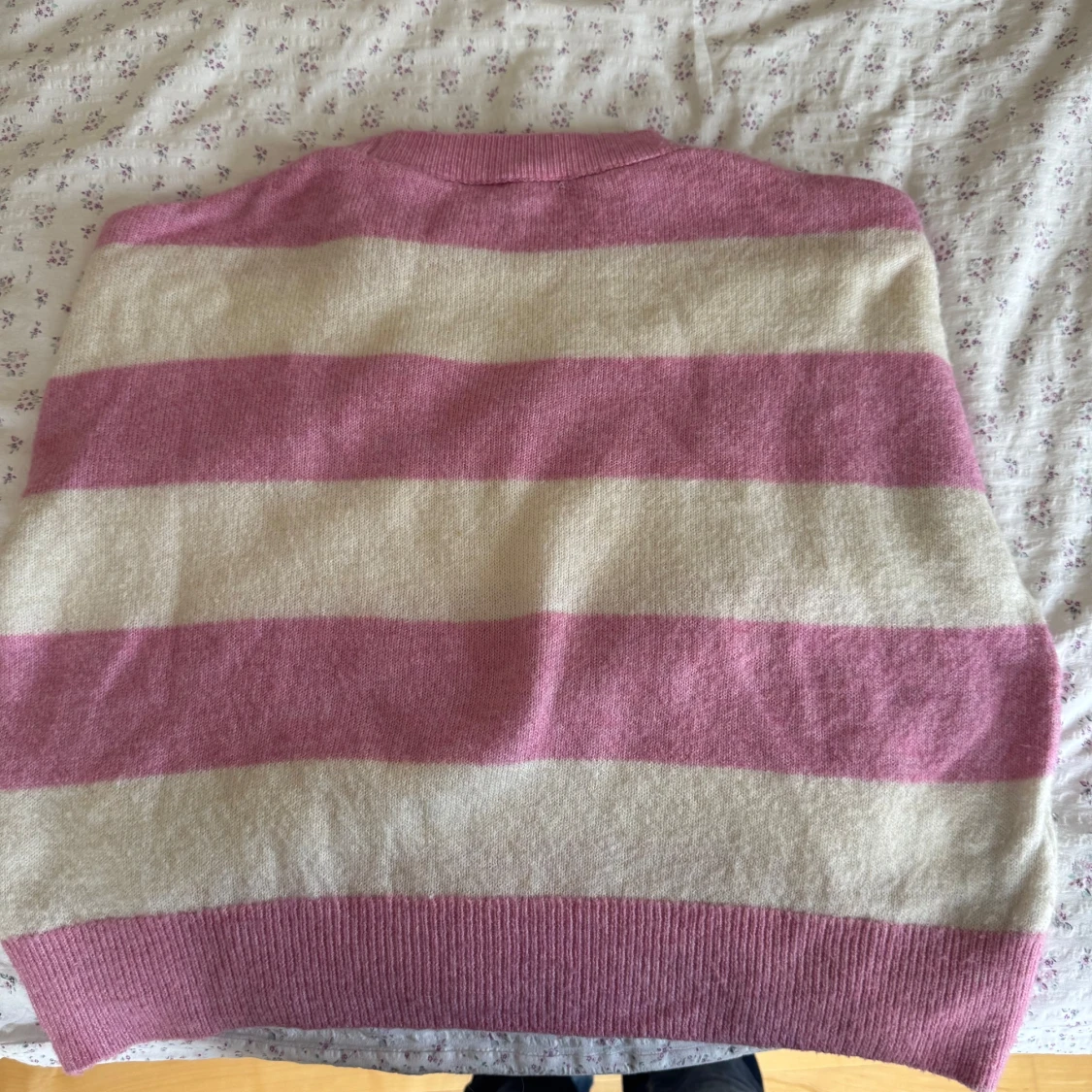 Rosa och vit randig stickad tröja - 3