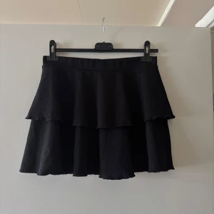 Svart kjol från lager 157. Stl S - Svart kjol från lager 157. Stl S