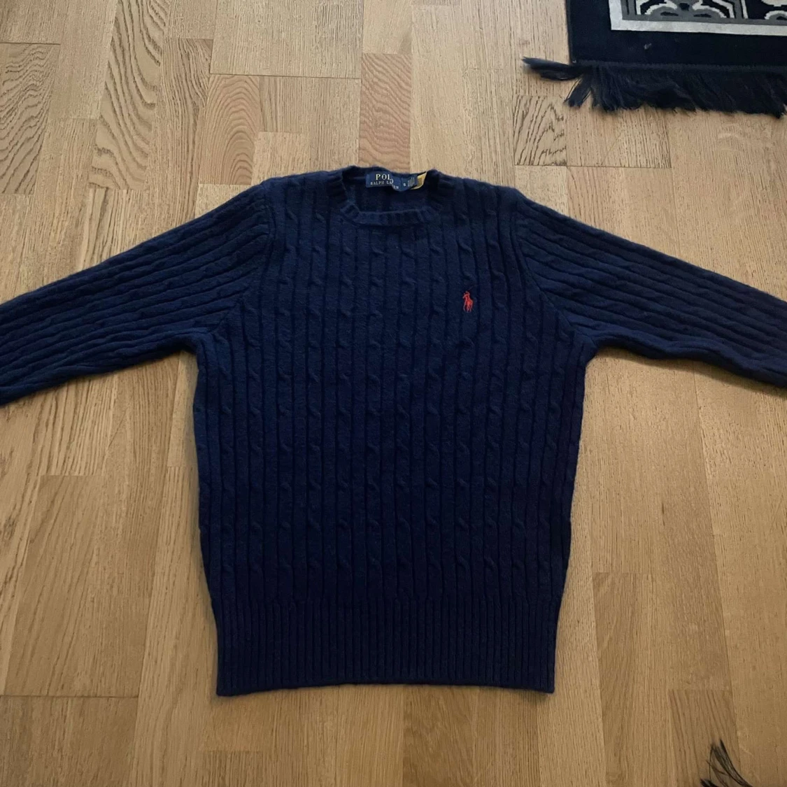 Mörkblå stickad tröja från Ralph Lauren