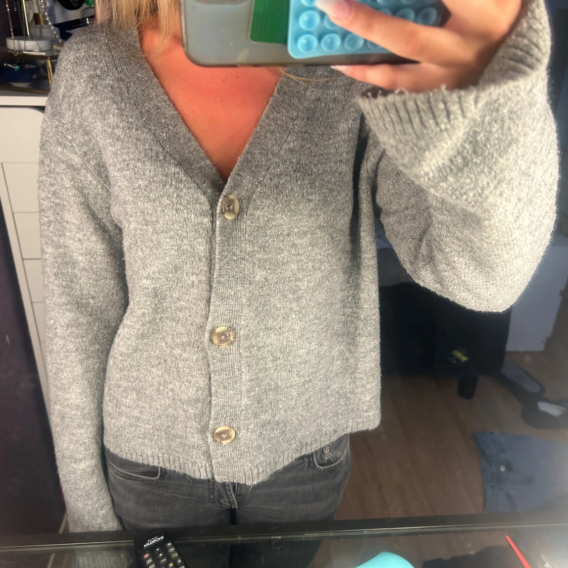 Grå stickad kofta  - 1