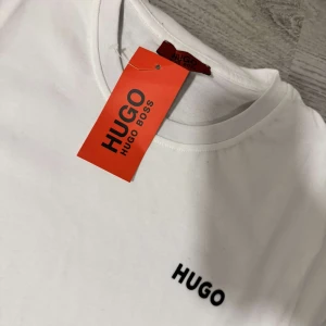 Hugo t shirt  - Hej jag säljer en splitter ny Hugo t shirt, 