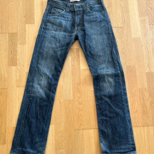Levis 506 - Levis 506 storlek 32/34, hör av er vid frågor. Kan även tänka mig att byta mot andra Levis 506, 507 och 517