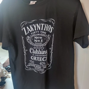 T-shirt str S - Ingen användning för den längre! Hel och ren <3