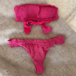 Rosa bikini - Skitfin rosa skimrig bikini! Båda delarna är storlek S🩷