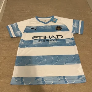 Man city fotbollströja  - Helt ny 