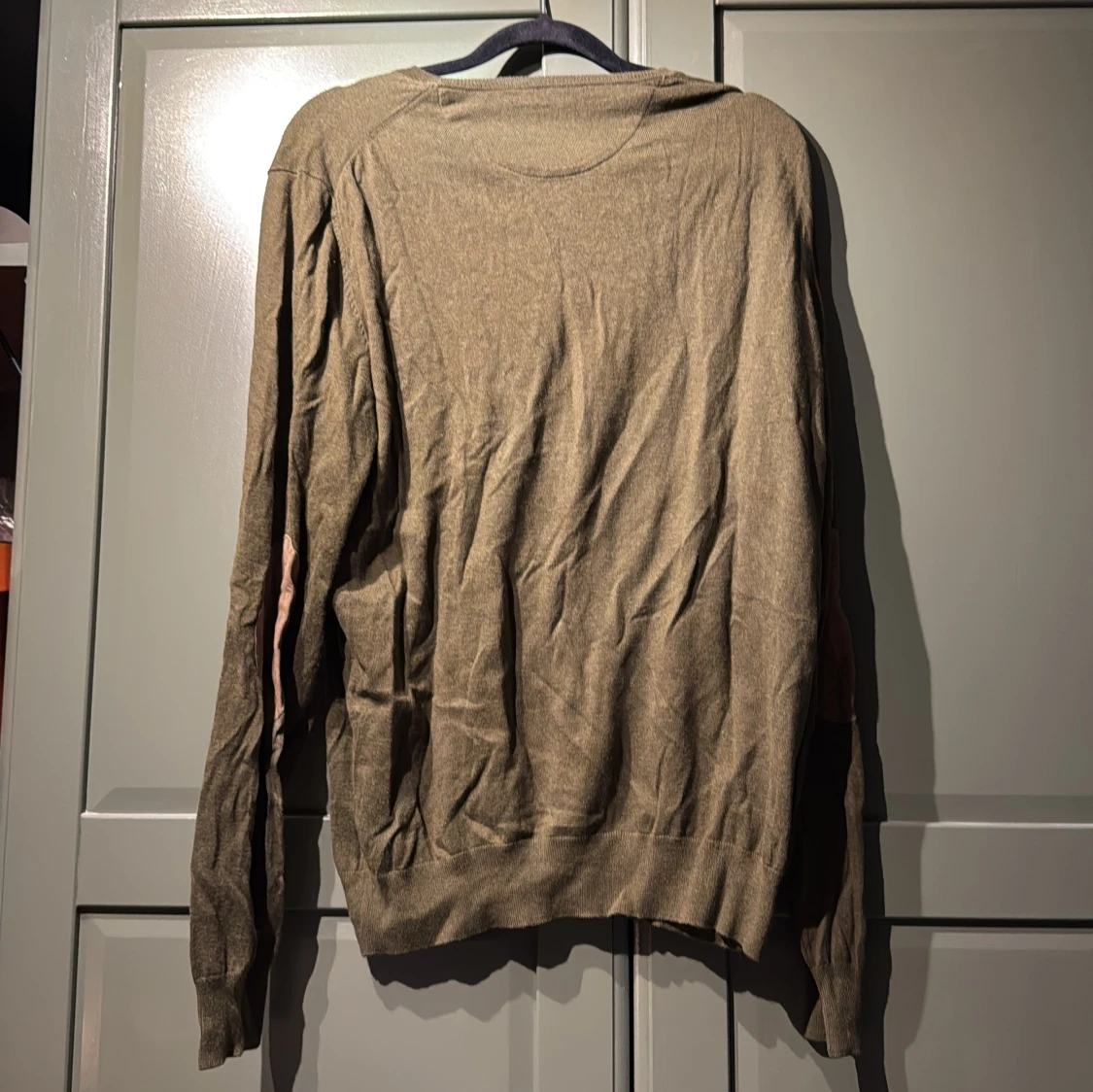 Olivgrön v-ringad tröja Massimo Dutti - 2