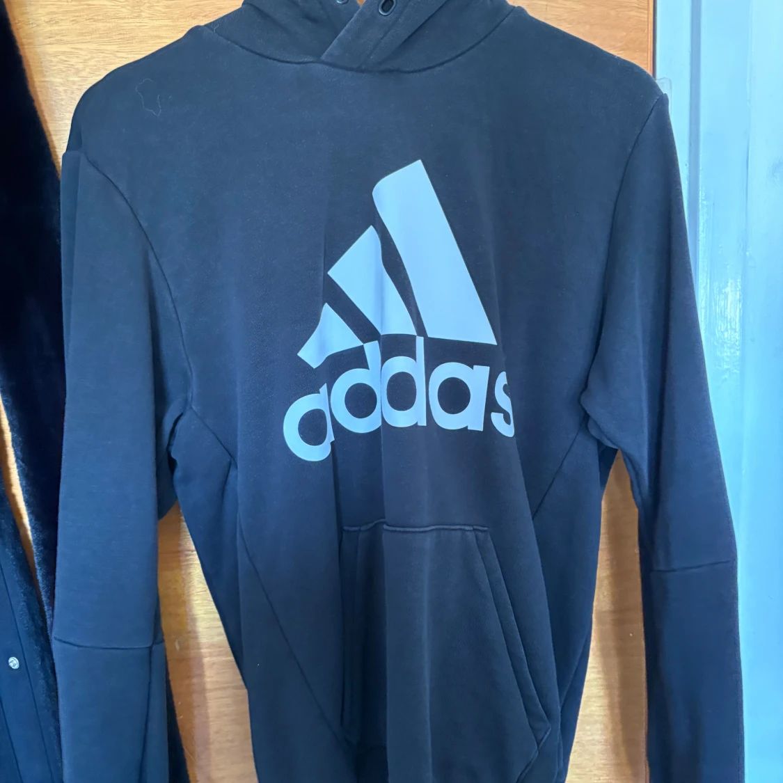 Svart hoodie från Adidas
