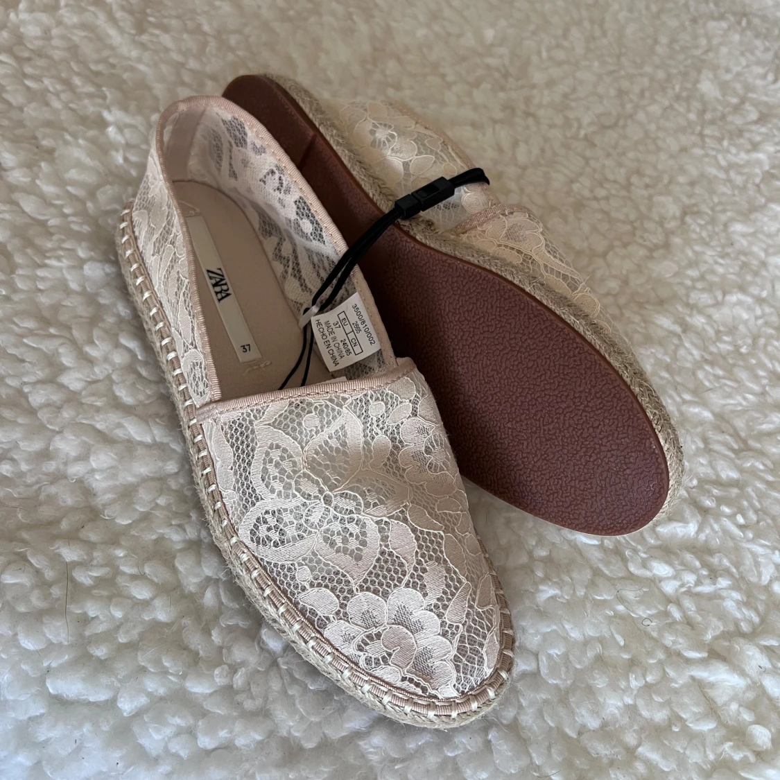 Beige spetsiga espadrillos från Zara - 1