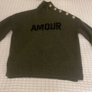 Grön stickad tröja Zadig & Voltaire - Snygg grön Zadig Voltaire tröja. Strl 14-S, mycket bra skick. Pris går att diskutera☺️