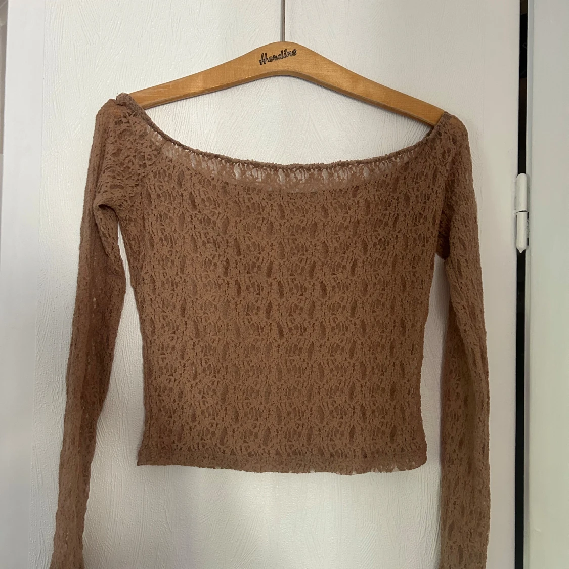 Brun/rosa spetsig offshoulder topp - 1