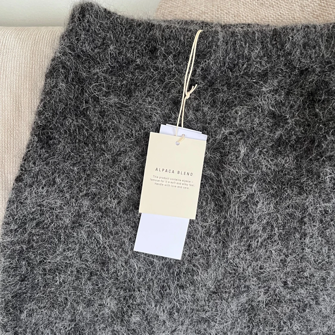 Mörkgrå stickad minikjol i alpackablandning - 3