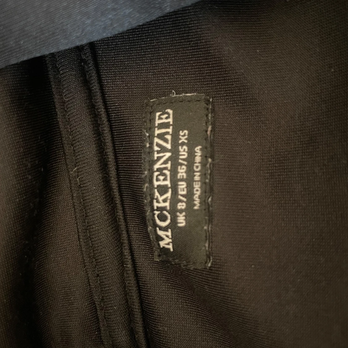 Svart hoodie från McKenzie XS - 2