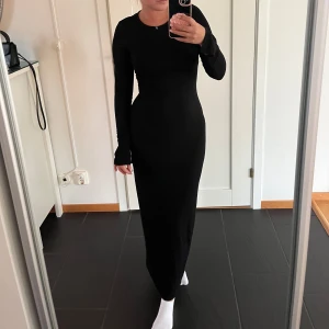 Ginatricot soft touch klänning  - Klänning som ger superfin figur. Storlek XXS men är väldigt stretchig så passar bra även på mig som brukar ha S/M