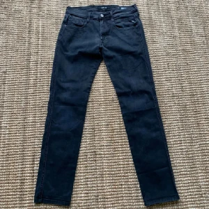 Svarta replay jeans - Svarta replay jeans i storlek W31 L34. Mycket bra skick