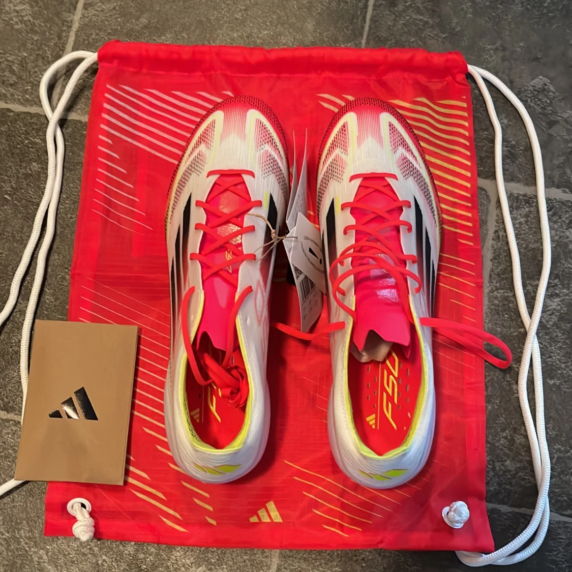 Adidas F50 vita och rosa fotbollsskor - 4