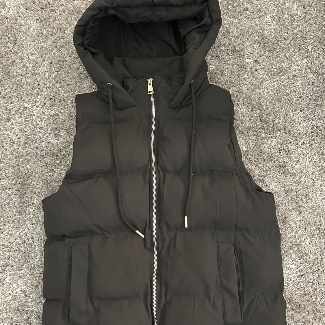 Svart väst med huva från Chelsea - 1