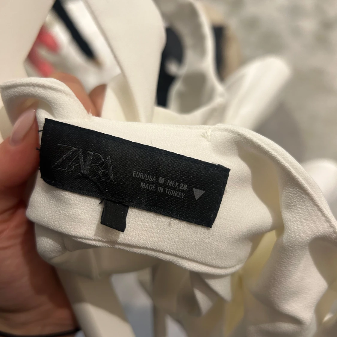 Vit kort klänning från Zara med knyt - 2