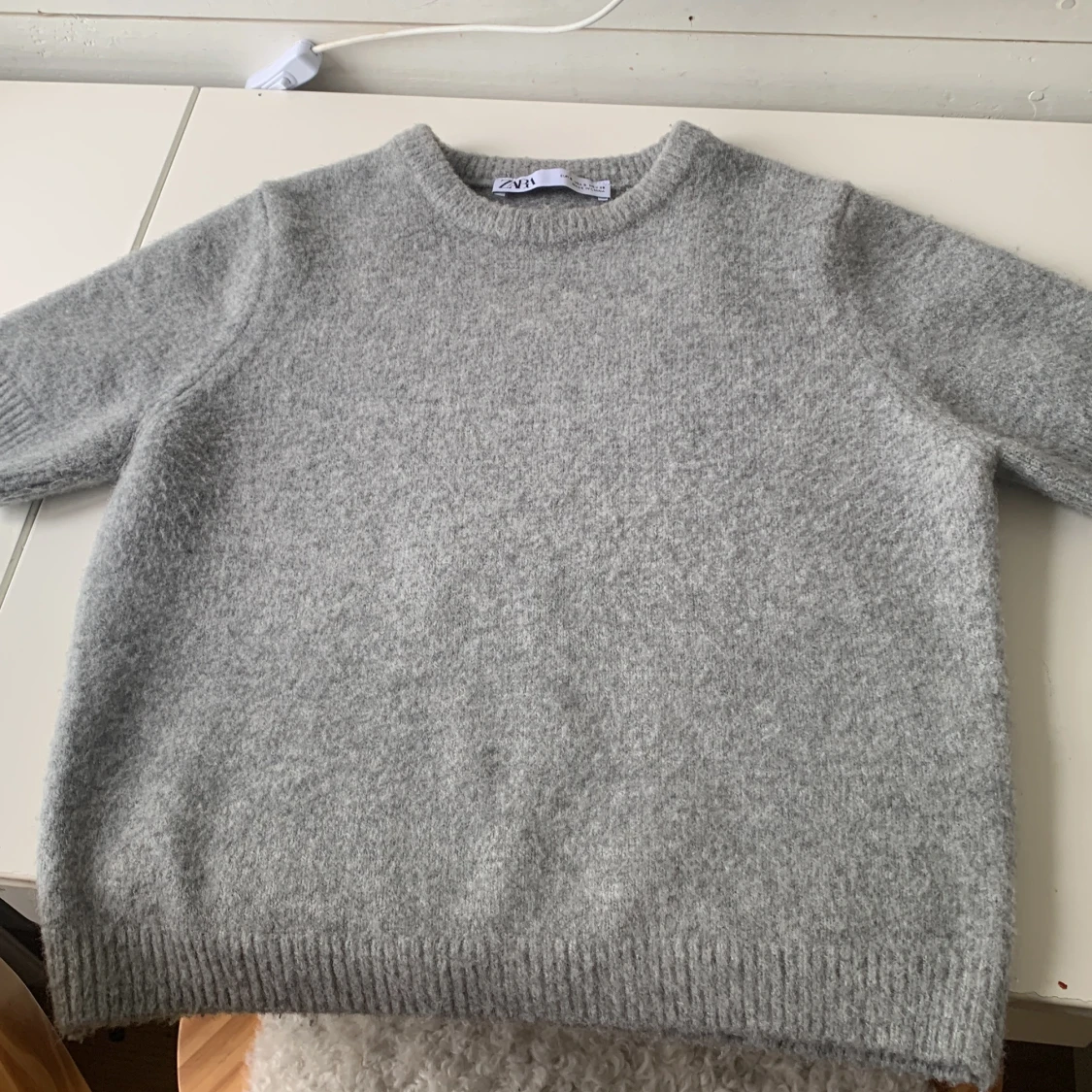 Grå stickad tröja från Zara