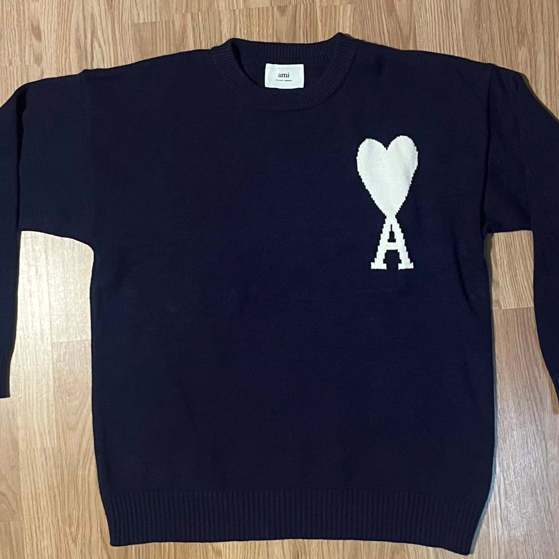 Ami stickad tröja med hjärta - 1
