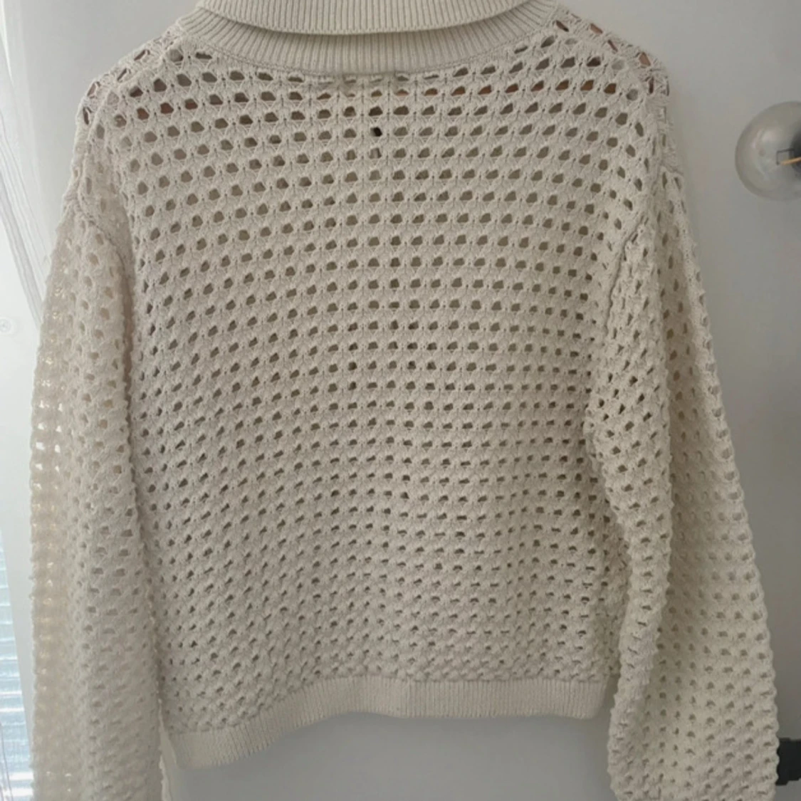 Vit stickad kofta från H&M med knappar - 2