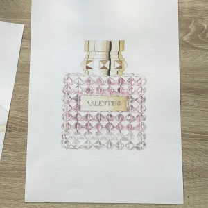 Målning av Valentino parfym rosa 💕 -  Målning av Valentino parfymen . Köparen står för frakt.⭐️ Pratar helst före köp. 💓