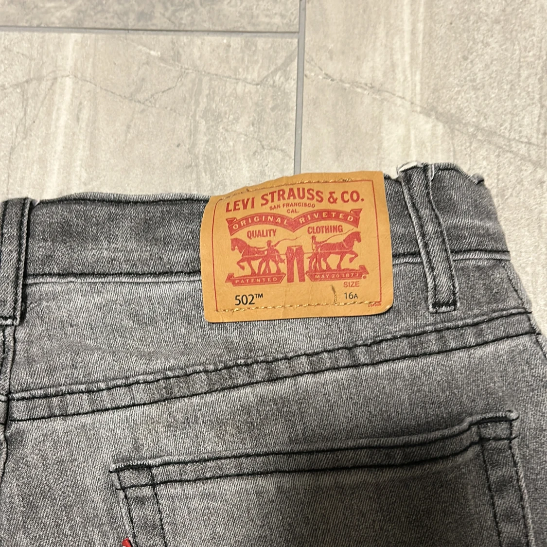 Grå Levis 502 jeans taper fit - 2