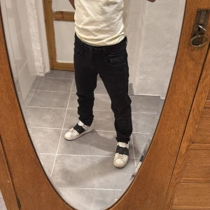 Replay jeans  - Ett par snygga jeans från Replay i storlek W31 L32 i modellen Anbbas 