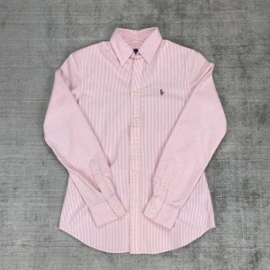 Ralph Lauren Skjortor i Rosa och Blå S - Två Ralph Lauren Skjortor i storlek S