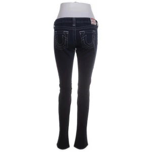 True Religion Jeans - True Religion🥰, Storlek 28-EU, Midjemått (cm)76, Fäldigt fina! inga tecken på användning Såsom, fläckar, hål, slitage OSV!, Är använda men i väldigt fint skick!. bara att skriva om ni har några funderingar❤️