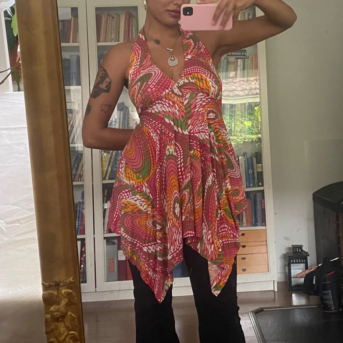 Färgglad halterneckklänning  - 3