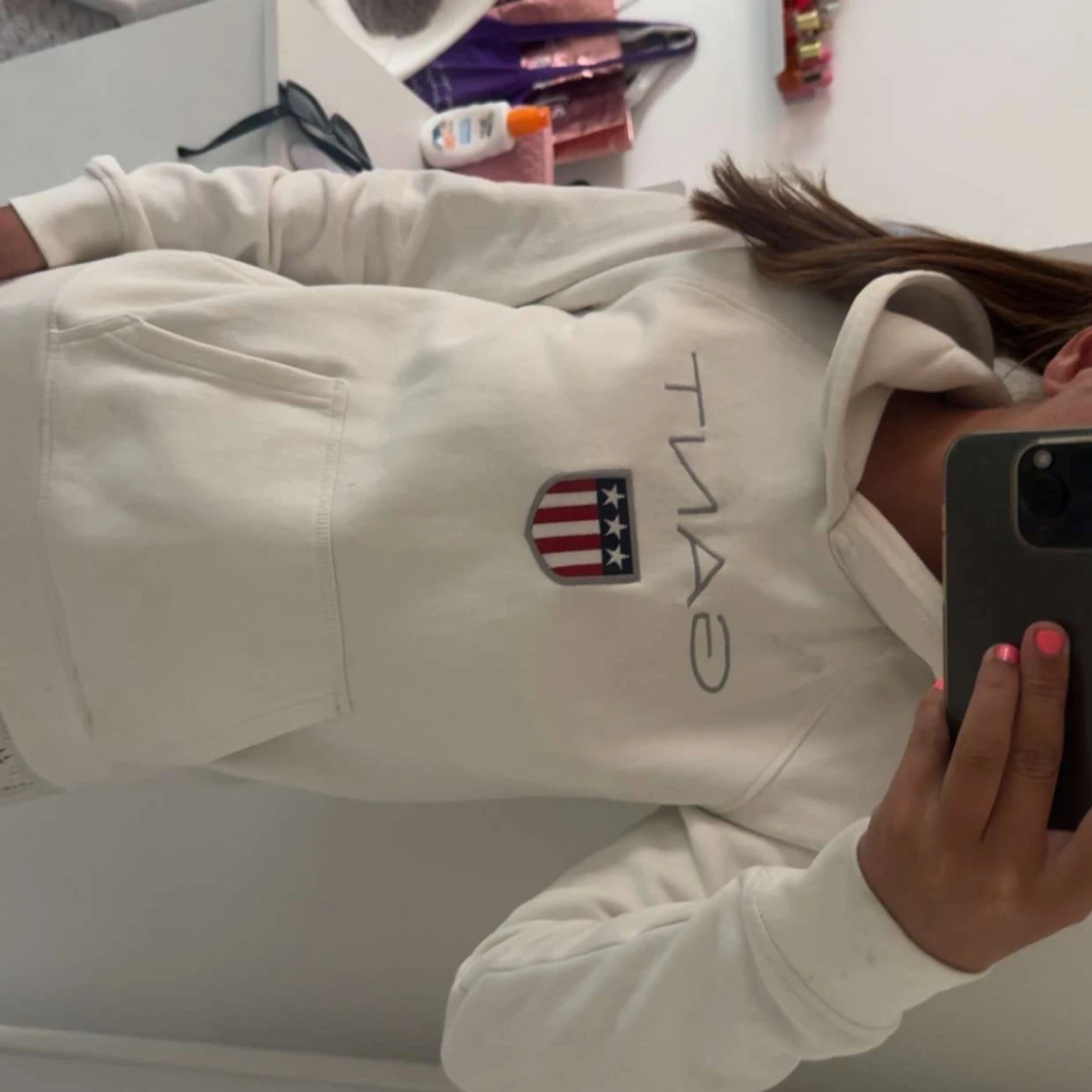 Vit hoodie från Gant 