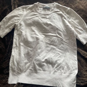 Stickad T-shirt  - Stickad beige T-shirt från STOCKH LM❤️