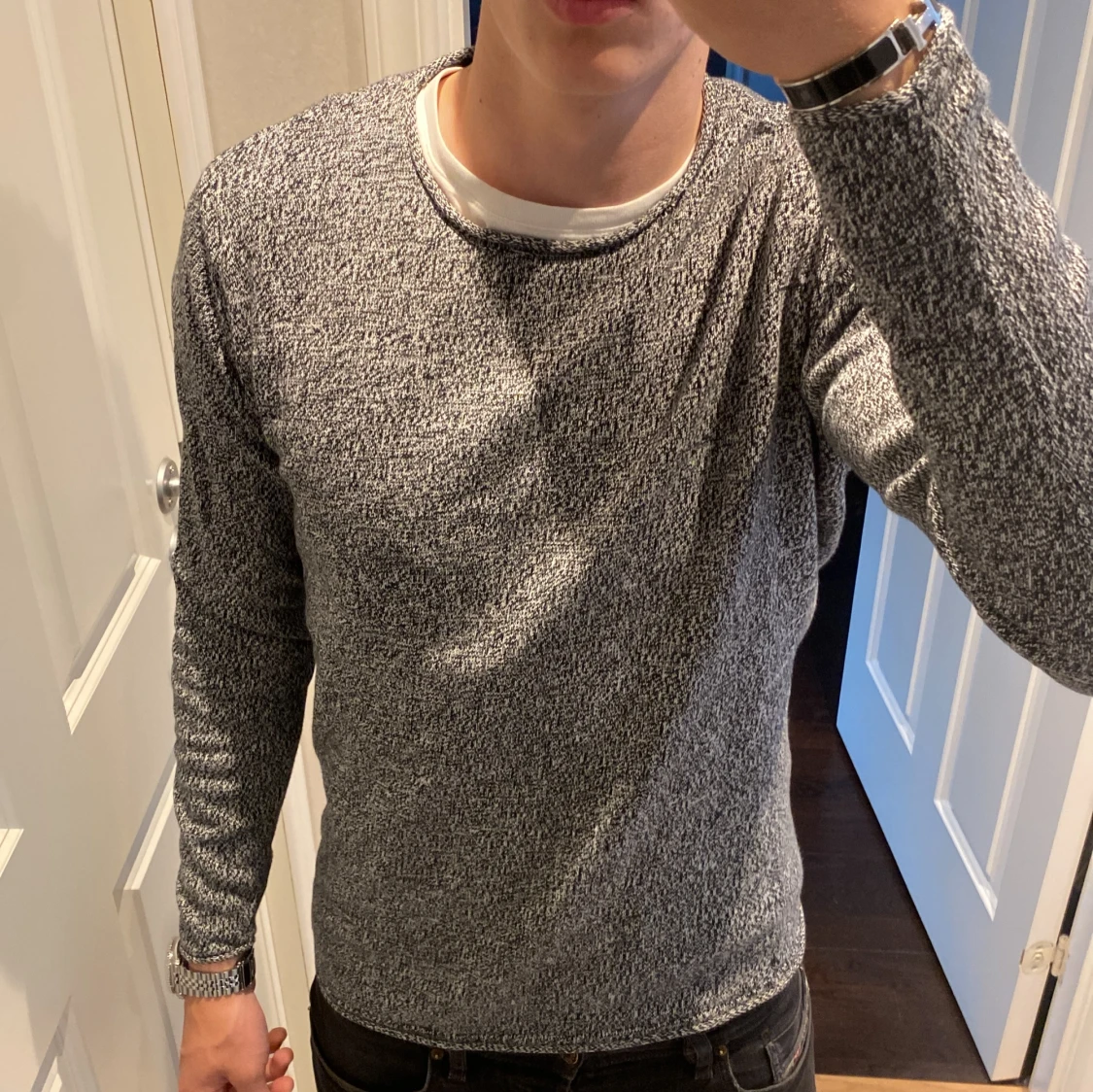 Grå långärmad tröja