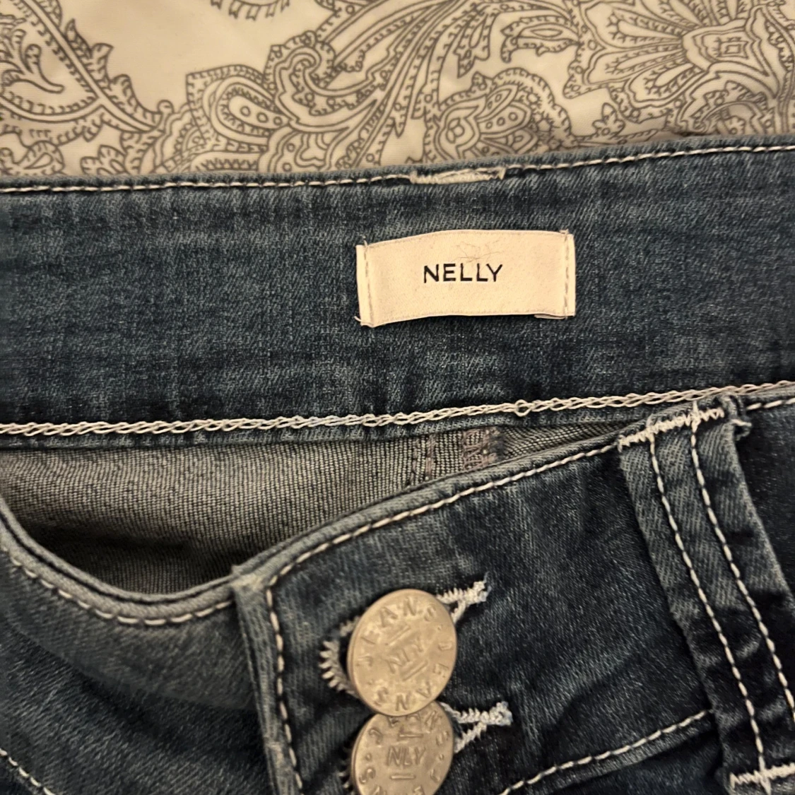Mörkblå bootcut jeans från Nelly - 2